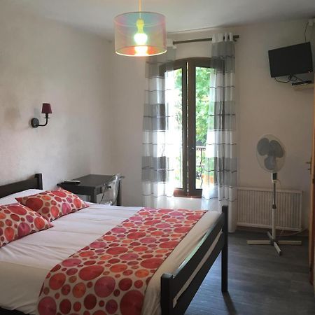 Auberge De Rustreou Rustrel Bagian luar foto